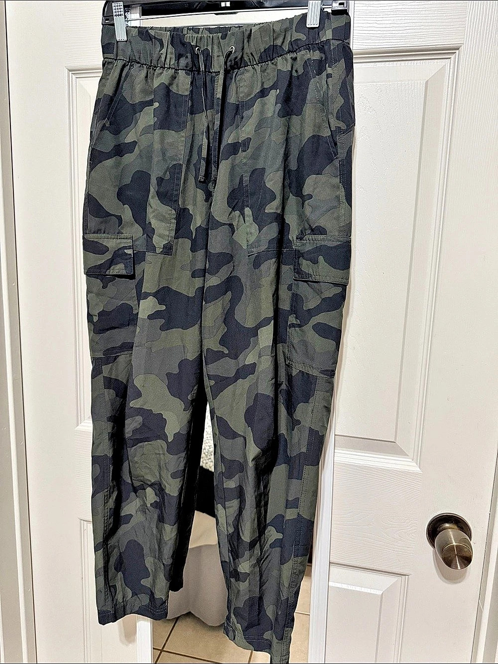 Old Navy StretchTech Camo Cargo Joggers in Green/Camo Size Medium